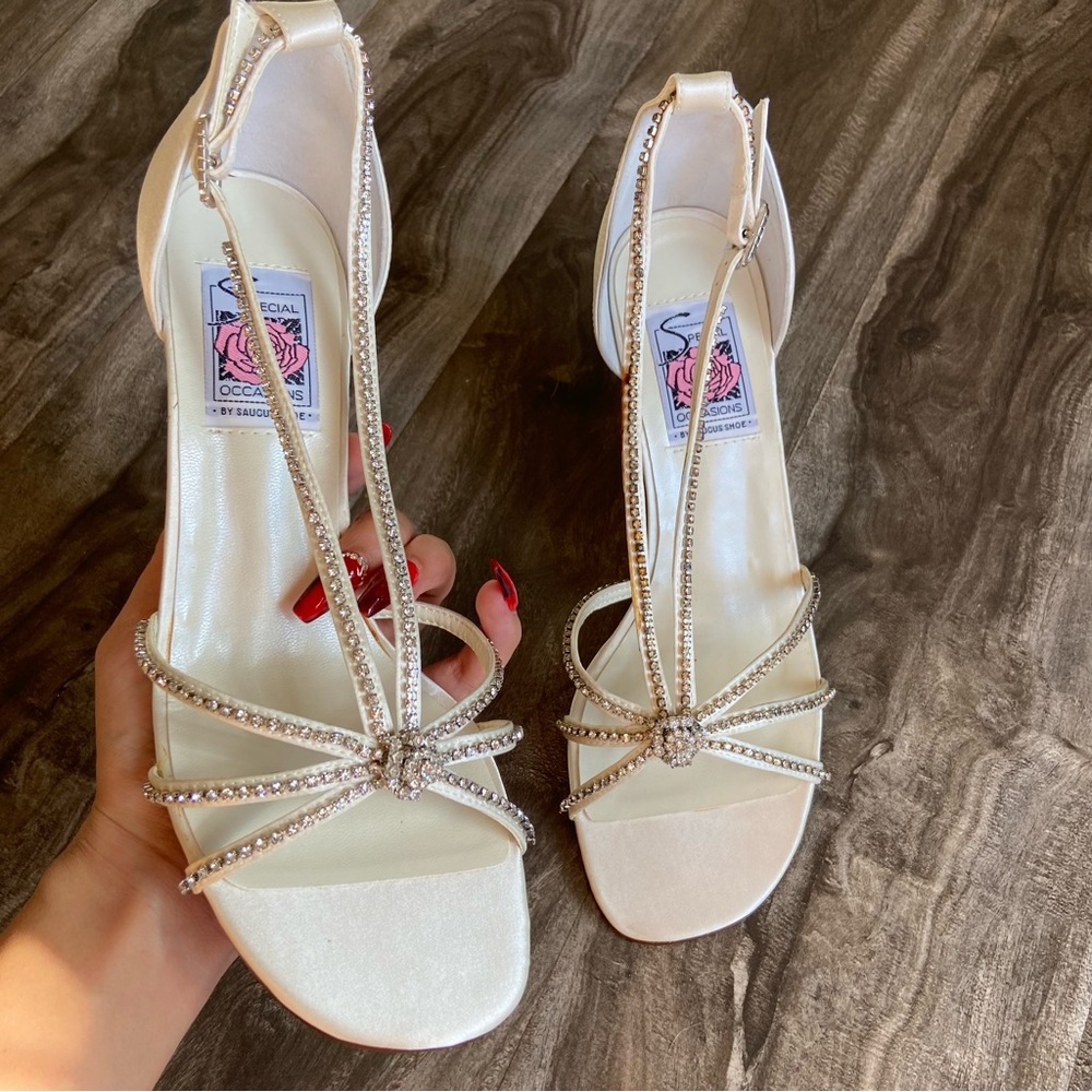 Open toed wedge shoe